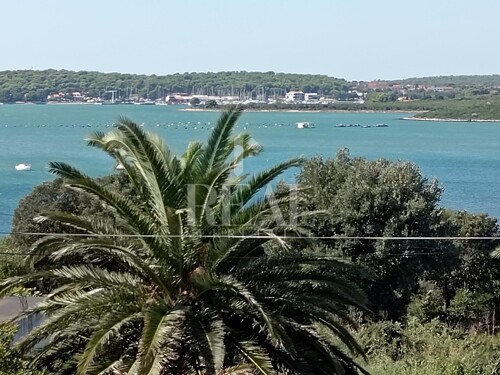 Medulin kuća sa 4 stana 433m2,pogled na more,200m od plaže !