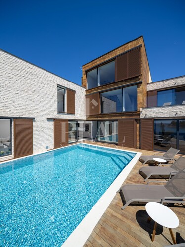 Primošten drugi red do mora vila P+2 471m2
