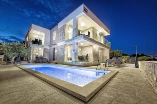 Vodice samostojeća kuća 400 m od mora