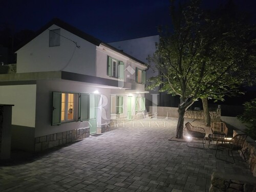 ŠMRIKA-prekrasno obnovljena stara kuća P+1, 130 m2