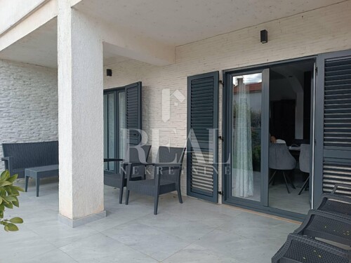 Valbadon PRILIKA , kuća 240m2, 4sobe,terasa 70m2,plaža 600m!