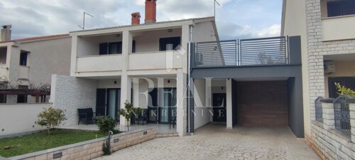 Valbadon PRILIKA , kuća 240m2, 4sobe,terasa 70m2,plaža 600m!