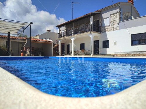 Thumbnail 6152424 - 4