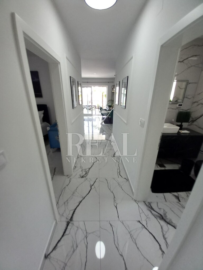 Image 6152442 - 12