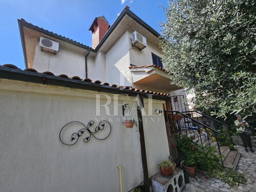 Na atraktivnoj lokaciji Kuća 235 m2 ,okućnica,garaža,pogled
