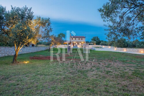 Thumbnail 6152450 - 16