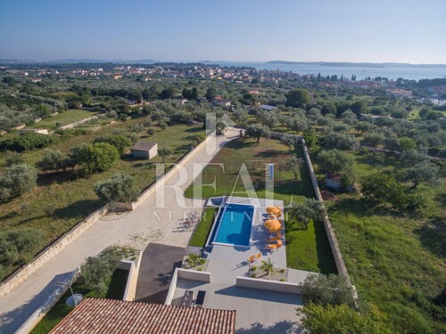 Thumbnail 6152450 - 3