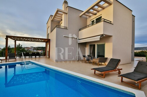 Predivna Villa s bazenom u Brodarici - Šibenik, 225 m2, s po