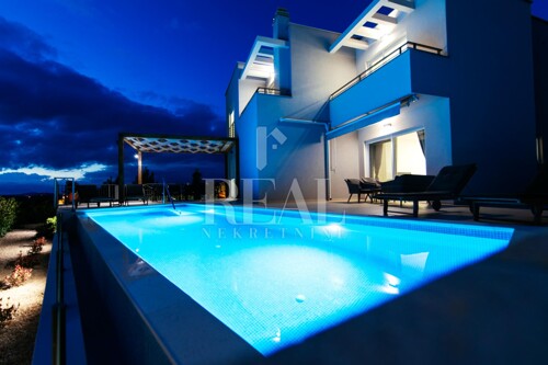 Predivna Villa s bazenom u Brodarici - Šibenik, 225 m2, s po