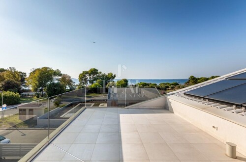 Fažana exkluzivna nekretnina,lift, pogled na more,150m plaža
