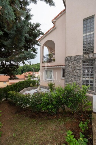 Matulji, Mihelići, kuća sa dva stana, bazenom i okućnicom!