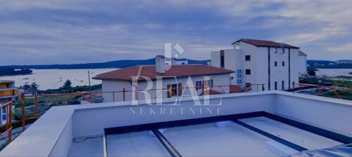 Medulin luksuzna Villa 320m2,POGLED NA MORE , panoramski lif