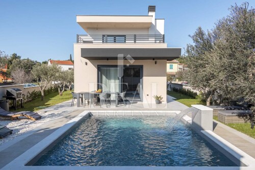 Premantura Villa 218m2,plaža 600m,punionica za el.auto