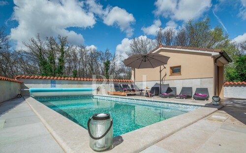 Marčana Villa 160m2 sa grijanjim bazenom i garažom