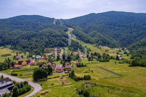 JASENAK-BJELOLASICA, kuća sa tri stambene jedinice i tri gra