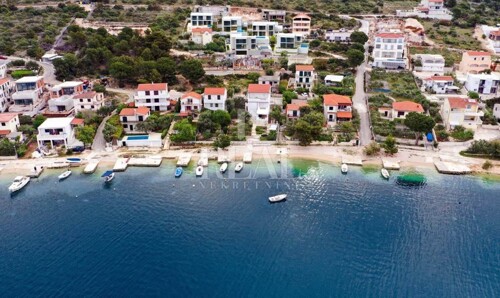 Vila sa Bazenom P+1 70m od mora