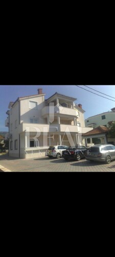 Atraktivna kuća sa zemljištem u Kaštel Štafiliću
