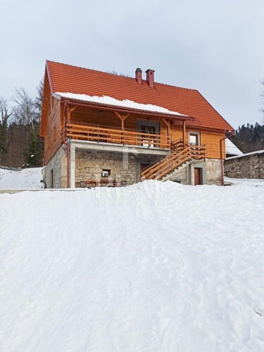 Prodaja ekskluzivne kuće kraj Vrbovskog 270 m2 na okućnici