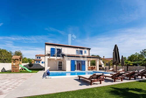 Luksuzna vila 185 m2,sa 4.sobe , bazenom,okućnica ok