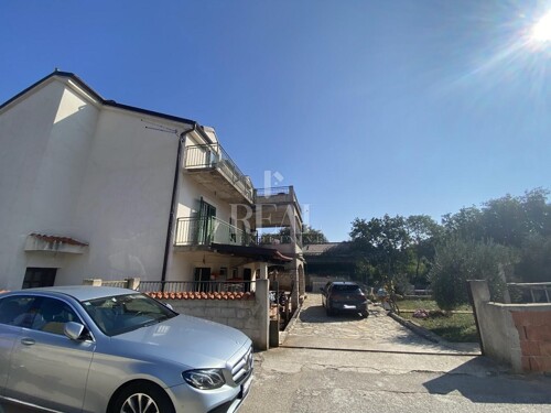 Kuća Stubalj, 446m2, mirna i pristupačna lokacija