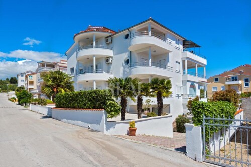 Luksuzna Vila sa 12 apartmana 560m2, Vodice