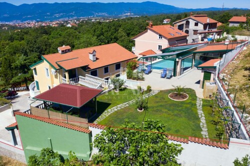 Gornja Drenova, prekrasna kuća sa dvije odvojene stambene je