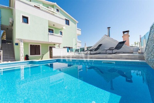 Prekrasna samostojeća kuća 170 m od mora S+P+2 , 360m2