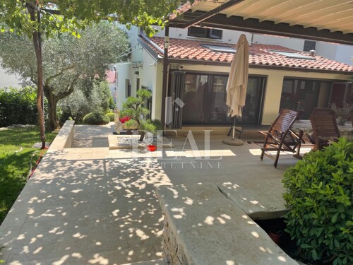 Premantura kuća 253m2, pogled na more!