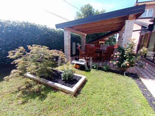 Pomer, Villa 460m2 sa 4 stana,konoba,300m do mora !