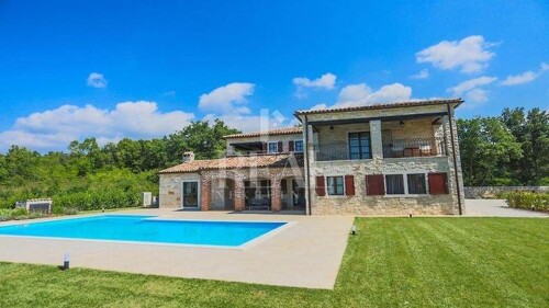Tinjan, rustikalna vila 290m2,bazen okućnica 1700m2!