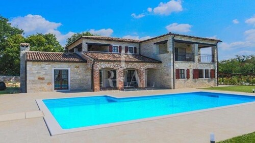 Tinjan, rustikalna vila 290m2,bazen okućnica 1700m2!