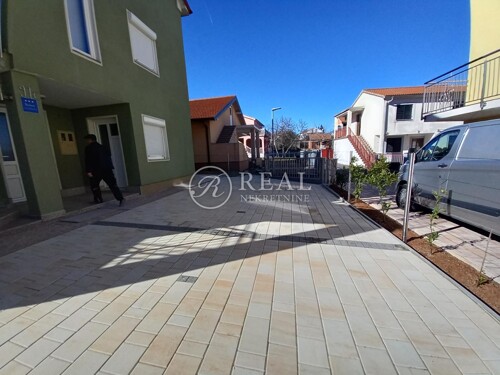 Thumbnail 6152828 - 5