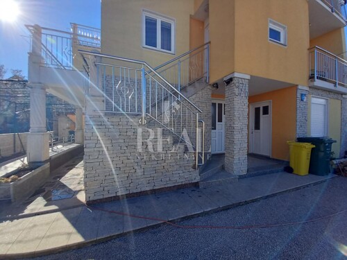 Bilice prekrasna kuća 100 m od mora