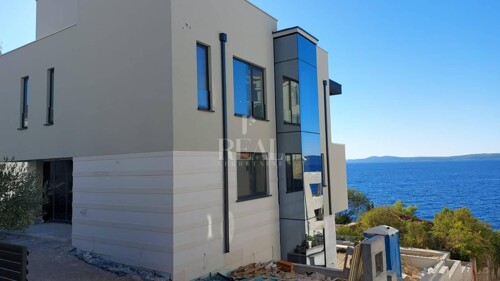 Vila drugi red od mora,340 m2