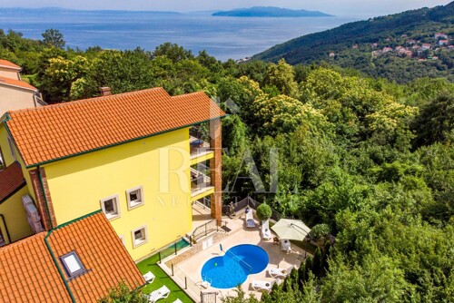 Bregi, vila za turistički najam sa tri stambene jedinice