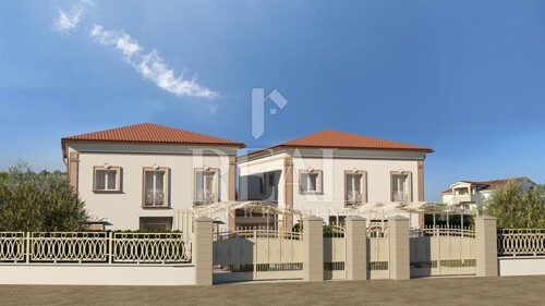 Poreč, dvojna kuća sa bazenom i okućnicom