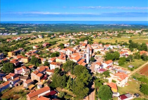 Kaštelir-Labinci, vila sa četiri spavaće sobe na parceli od