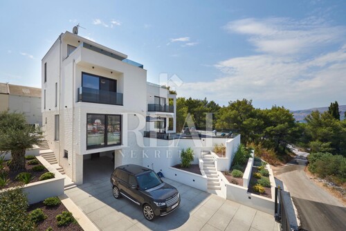 Eksluzivna villa sa bazenom,370 m2,S+P+2,garaža,pogled na mo