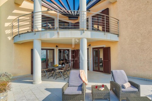 SAMO KOD NAS !Ekskluzivna vila u Medulinu S+P+1 350 m2
