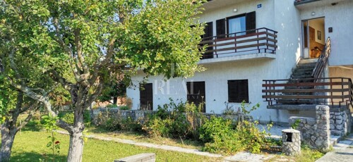 Podhum ,Kuća 196 m2,1000 m2 okućnice