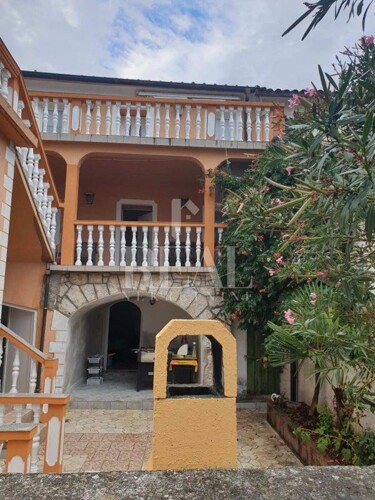 Odlična kuća, prekrasan pogled, 3 apartmana, Dramalj