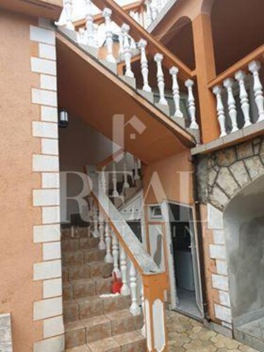 Odlična kuća, prekrasan pogled, 3 apartmana, Dramalj