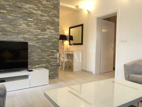 Ika, predivna vila sa 9 apartmana i bazenom