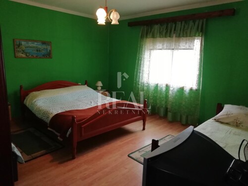 Lič, samostojeća kuća P+1 na parceli od 860 m2