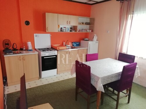 Lič, samostojeća kuća P+1 na parceli od 860 m2