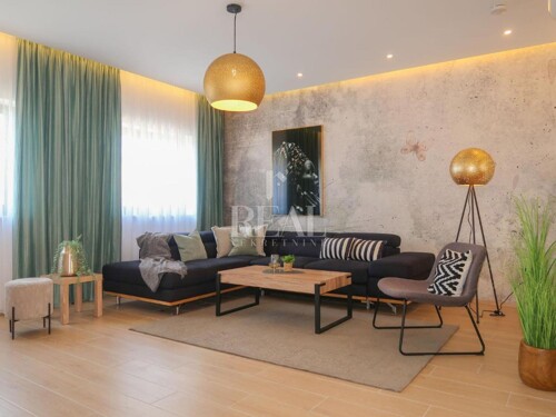 Thumbnail 6153034 - 12