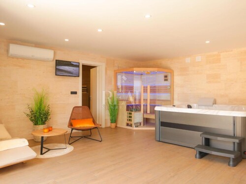 Thumbnail 6153034 - 8