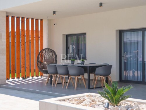 Thumbnail 6153034 - 2