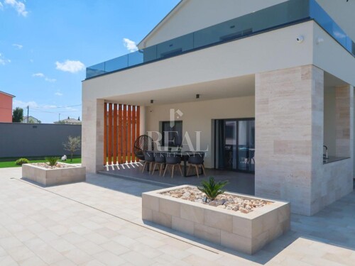 Thumbnail 6153034 - 4