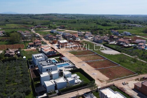 Istra, Kaštelir, građevinsko zemljište 4054m2 s projektom i pravomoćnom g...